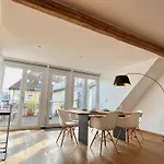 Seesicht -maisonette Mit Dachterrasse Im Insel-altstadthaus 公寓 林道